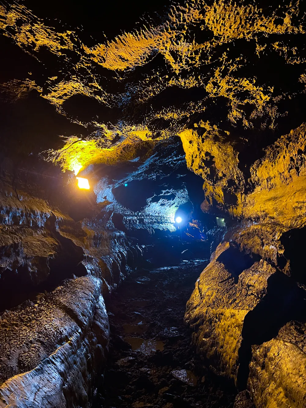 travels.places.azores.carvao-cave
