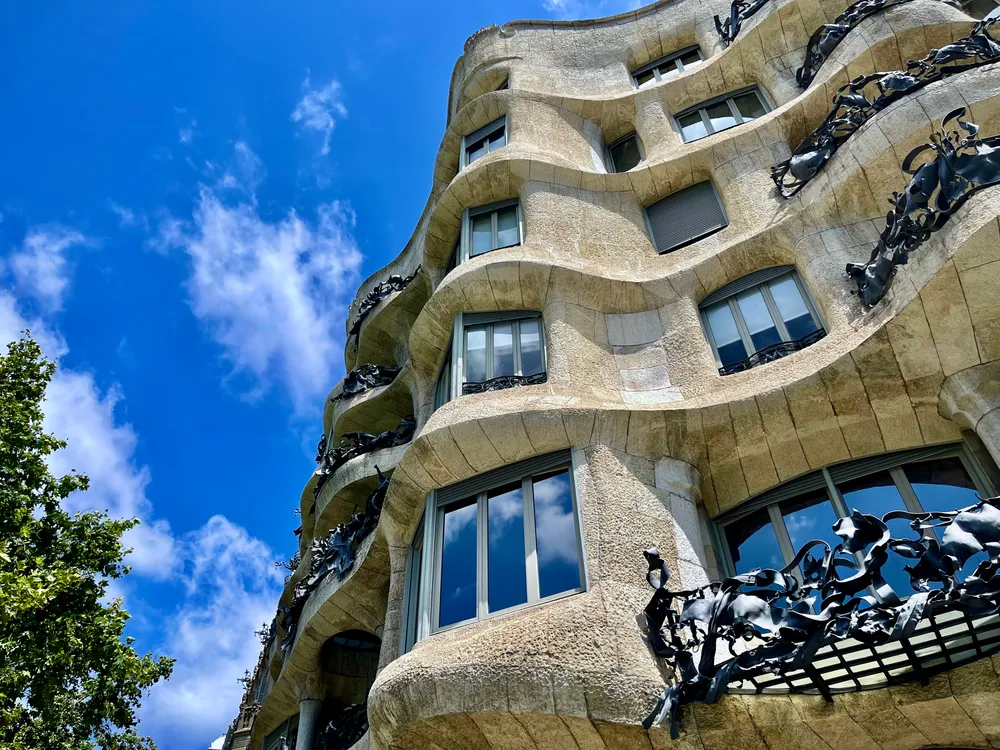 travels.places.barcelona.casa-mila