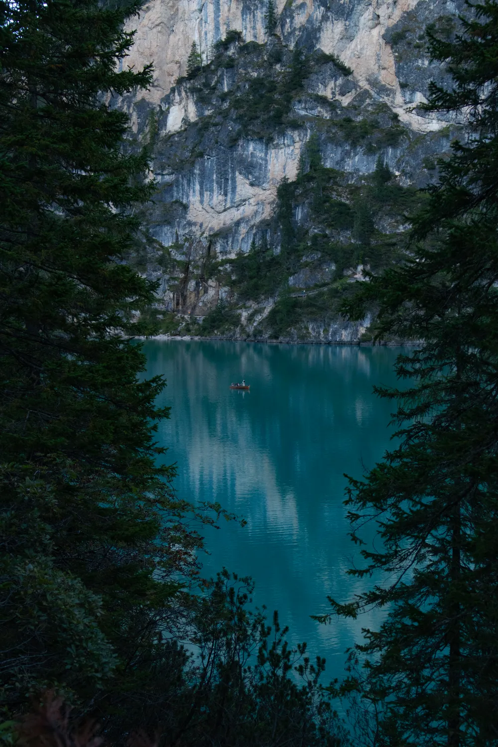 travels.places.dolomites.lago-di-braies