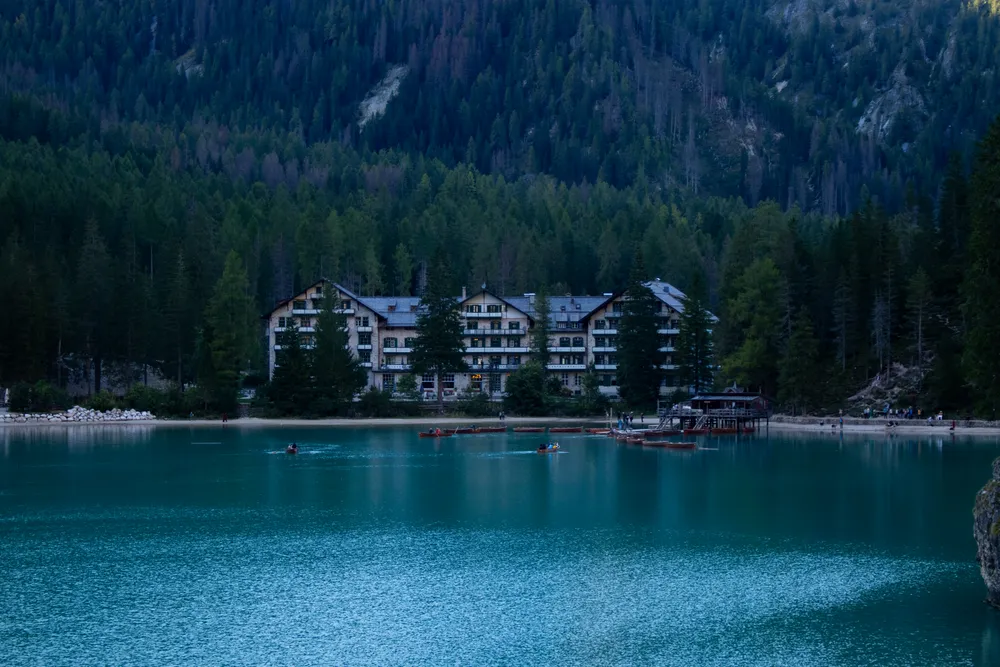 travels.places.dolomites.lago-di-braies
