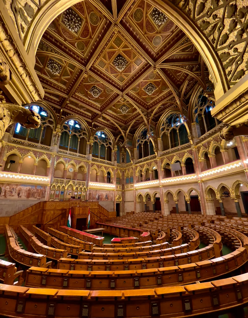 travels.places.prague-budapest.hungarian-parliament