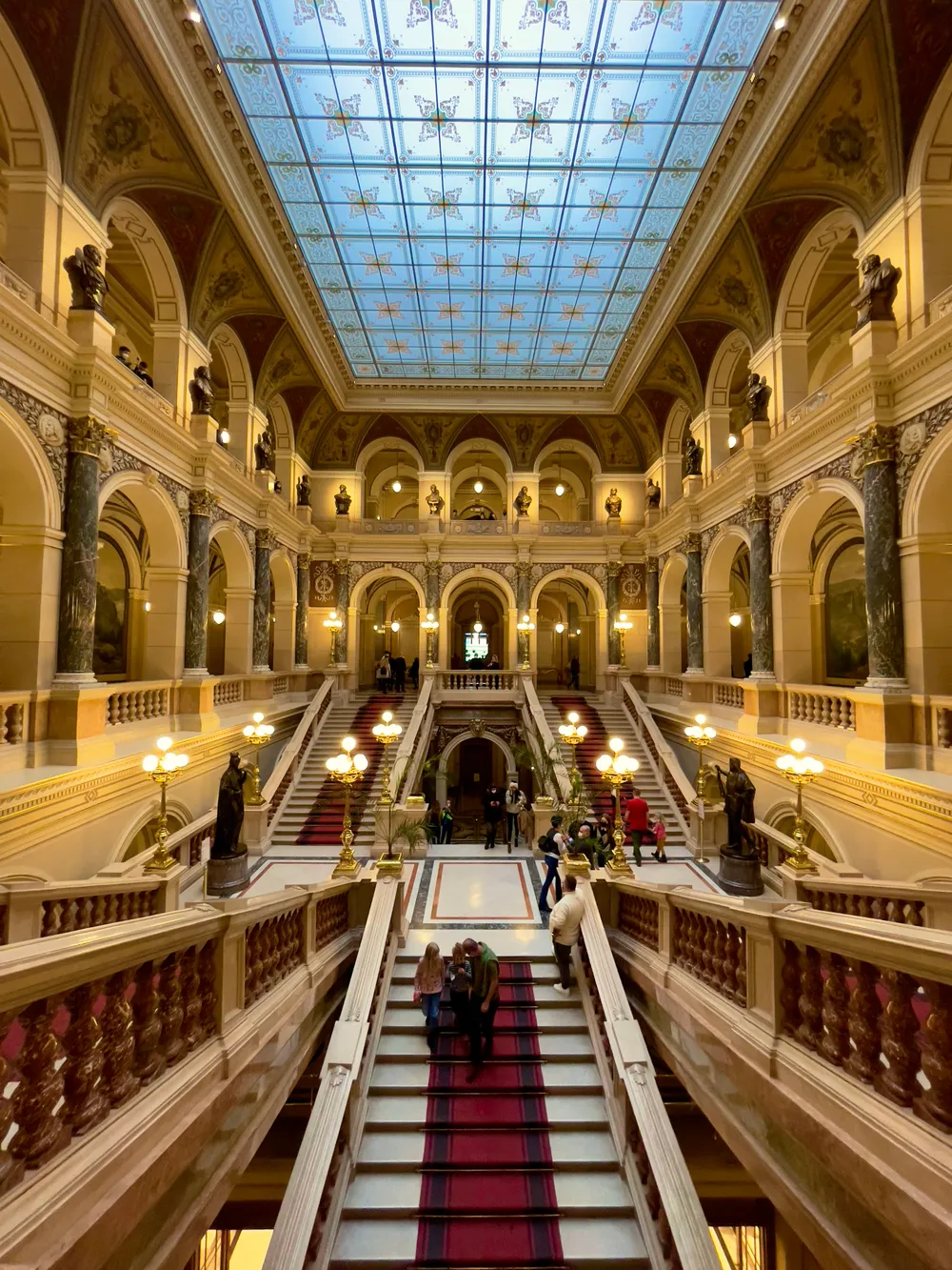 travels.places.prague-budapest.prague-national-museum