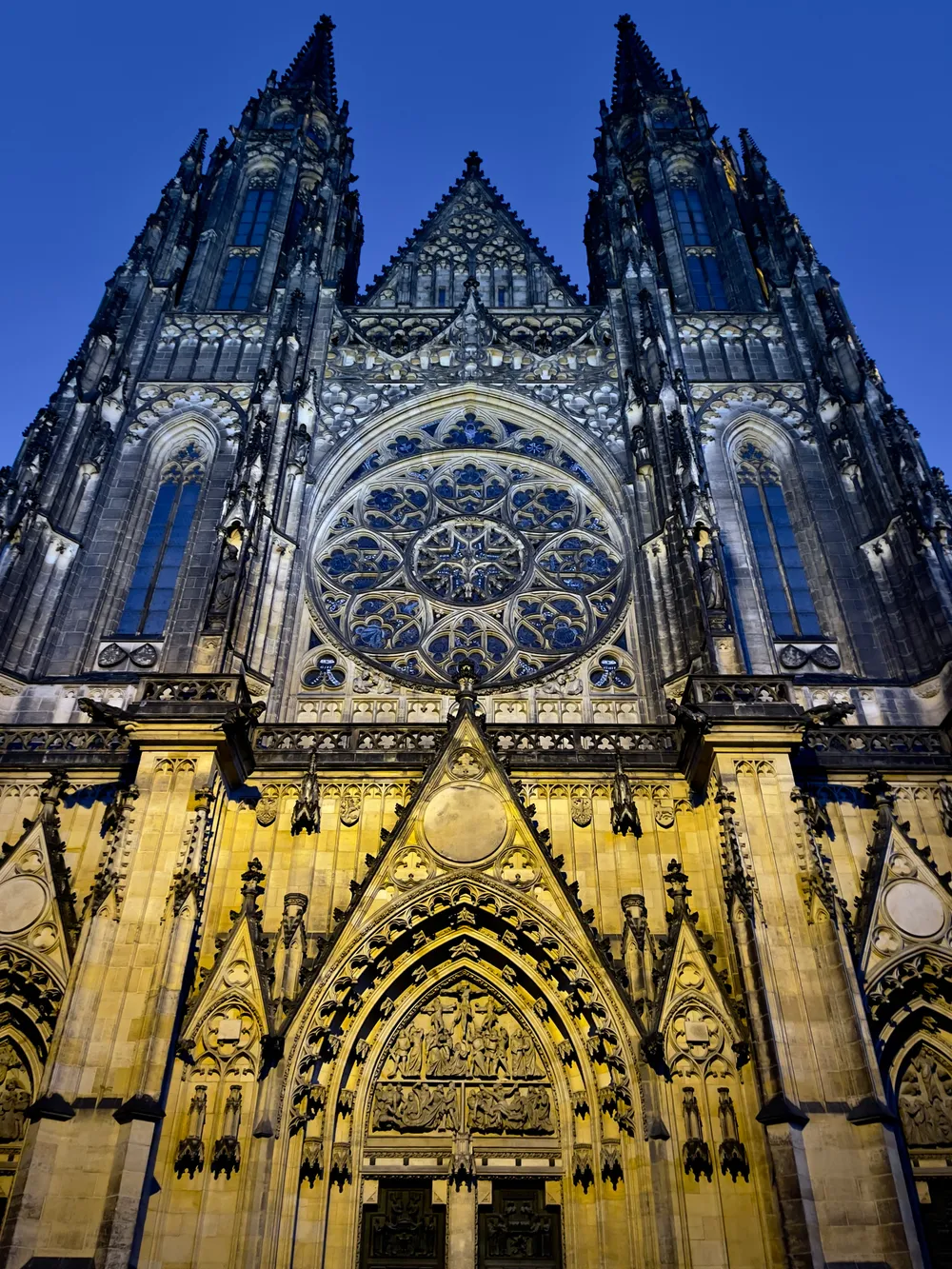 travels.places.prague-budapest.st-vitus-cathedral
